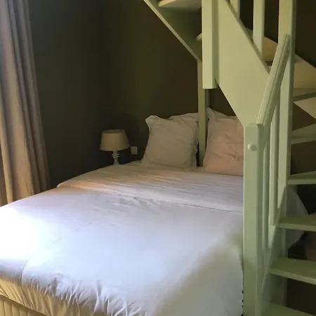 Room With A Vue-3